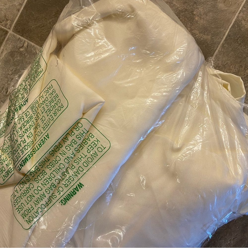 NWOT 🔥3 Rectangle Tablecloths in Cream/Ivory
